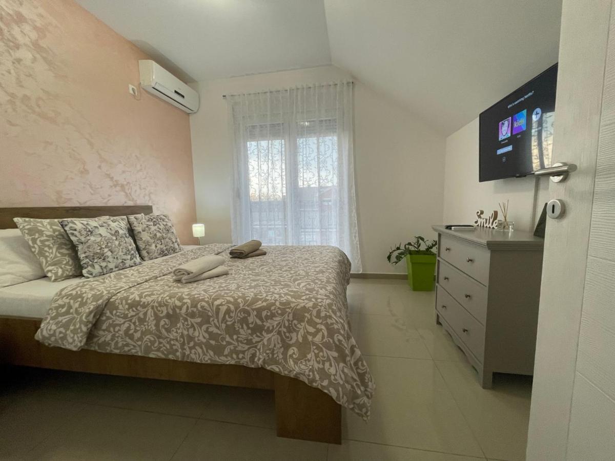 Апартаменты Apartman 1 Сремска-Митровица Экстерьер фото