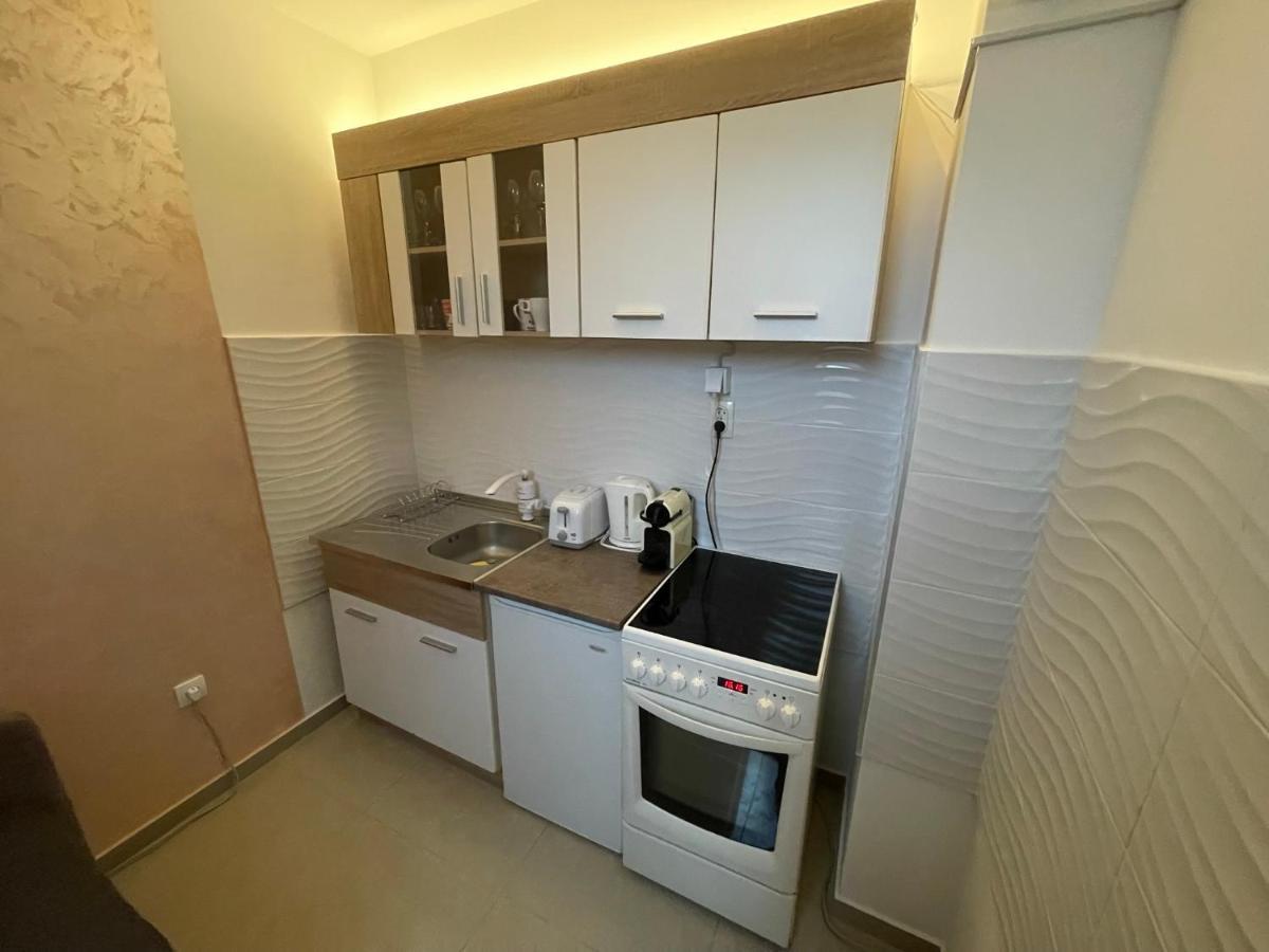 Апартаменты Apartman 1 Сремска-Митровица Экстерьер фото