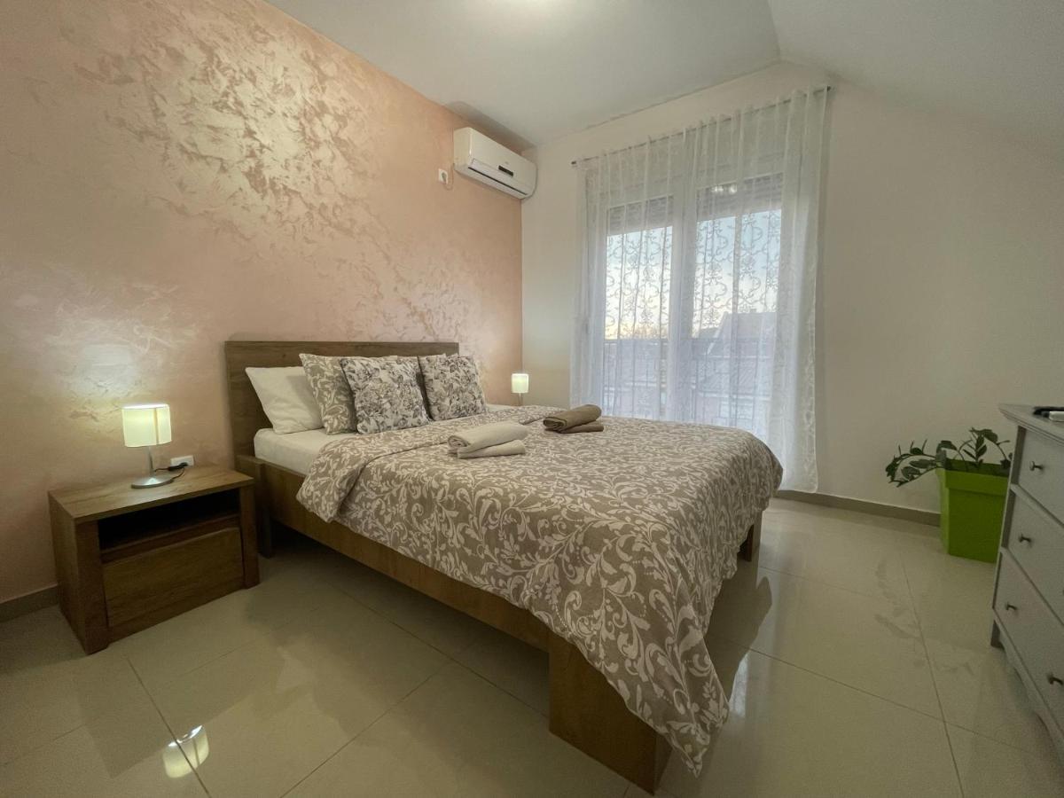 Апартаменты Apartman 1 Сремска-Митровица Экстерьер фото