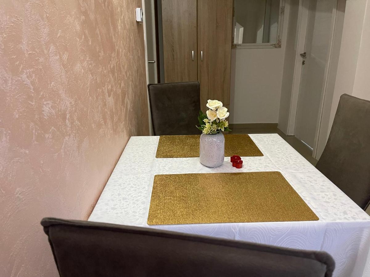 Апартаменты Apartman 1 Сремска-Митровица Экстерьер фото