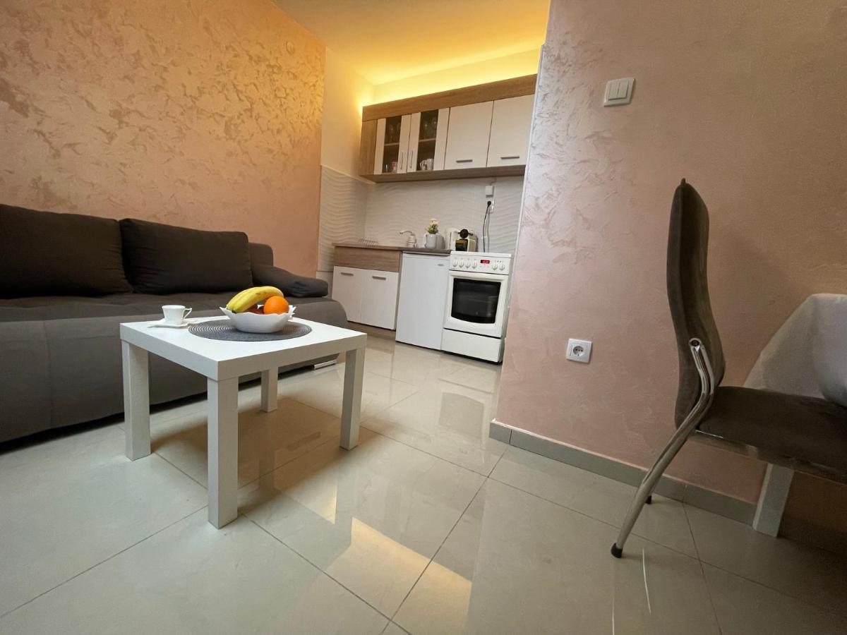 Апартаменты Apartman 1 Сремска-Митровица Экстерьер фото